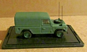 OXFORD DIECAST LAND ROVER DEFENDER MILITARY GREEN 1:76 SCALE MODEL CAR ARMY - Picture 1 of 6