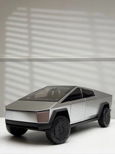 Tesla Cybertruck (Titanium) [Tesla] 1:18 scale - Picture 1 of 11