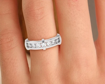 Anillo de boda de compromiso de oro blanco de 14 k con diamantes redondos cultivados en laboratorio VS FG de 1,0 quilates Foto 1 de 4