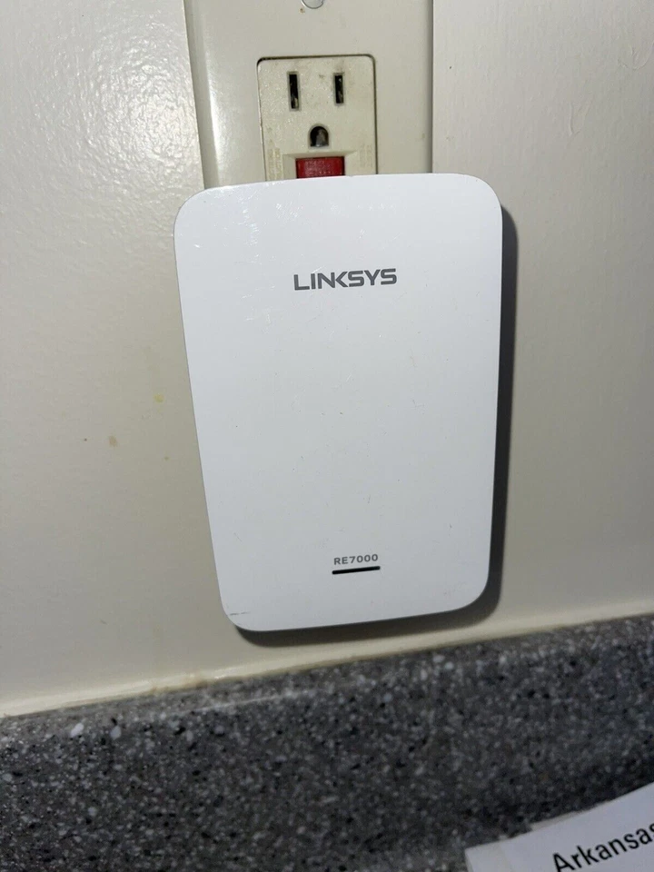 Linksys MAX-STREAM WiFi Range Extender RE7000 AC1900 2,500 Sq. ft Coverage - Image 1 of 1