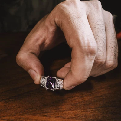 Anel masculino Art Deco folheado a ouro branco 14k ametista simulado esmeralda 3,9 quilates - Imagem 1 de 4