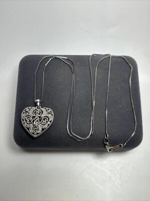 Colgante y cadena Jane Seymour de plata de ley y diamante con astillas corazón abierto Foto 1 de 4