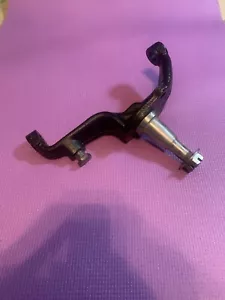 69-82 C3 OEM Corvette Front Spindle Steering Knuckle ORIGINAL Refurbished - Picture 1 of 6