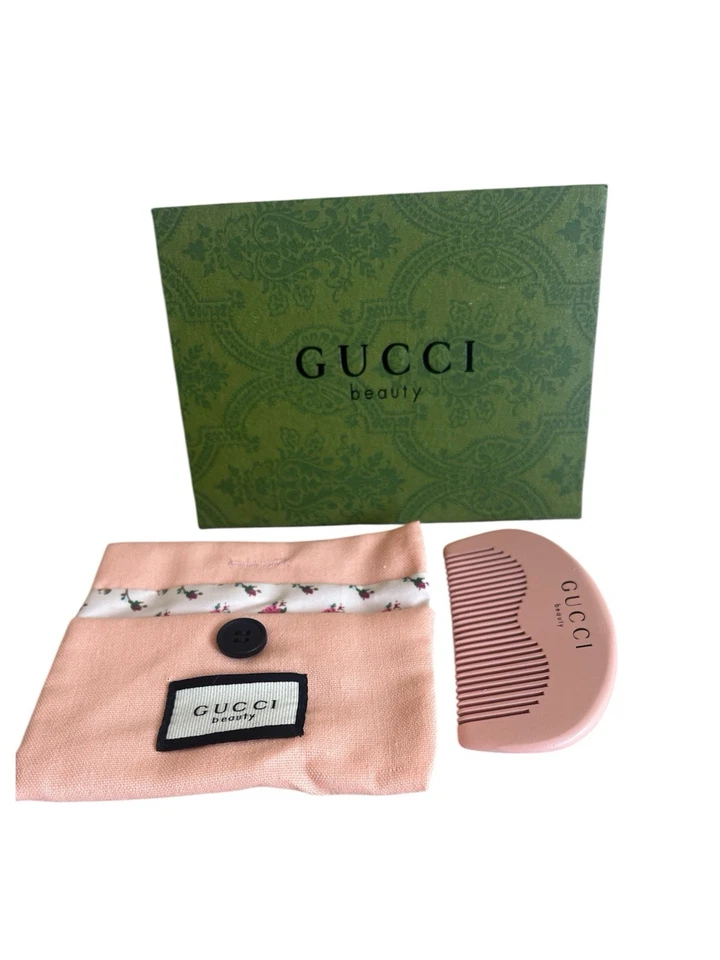 NUEVO Conjunto de Peine y Bolsa Gucci Belleza Rosa Floral.Regalo con Compra. Foto 1 de 4