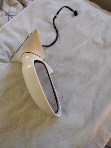 2000-2005 Buick LeSabre Driver Side Mirror -White - Picture 1 of 3