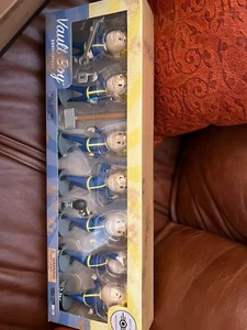 Fallout Vault Boy 76 Bobbleheads Vault-Tec komplette Serie 1 (7er-Pack) - Bild 1 von 2