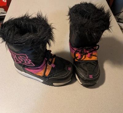 BOTAS DE INVIERNO VINTAGE DC SHOES LODGE BOOT MODELO PIEL SINTÉTICA PARA MUJER TALLA US7 Perfectas Foto 1 de 4