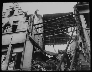 WW1 ANTWERP HOUSE BOMBED BY ZEPPELIN AIRSHIP Magic Lantern Slide PHOTO C1918 - Picture 1 of 3