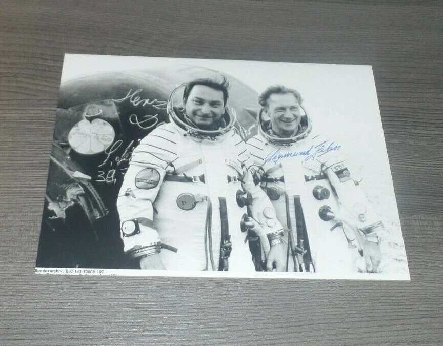 Sigmund Jähn (+) *Space*, original signed Photo 20x25 cm (NST) - Bild 1 von 1