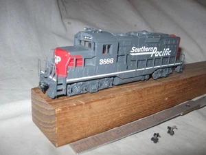 X3150 HO WALTHERS SOUTHERN PACIFIC RR 3886 EMD GP9 DIESEL LOCO - Picture 1 of 2