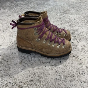 Botas de montaña de senderismo Vibram con punta de acero vasco de colección (talla 9 se adapta a EE. UU. 8) - Imagen 1 de 11