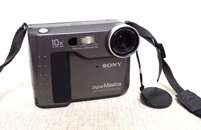 SONY MAVICA MVC-FD73 Floppy disc Digital Camera with battery - Image 1 of 4