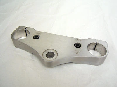 SOPORTE HORQUILLA SUPERIOR MANILLAR DELANTERO SUZUKI 2005-2009 VZ800 M50 BOULEVARD * Foto 1 de 4