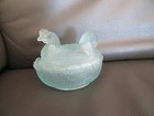ancienne petite poule en verre