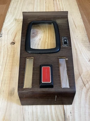 INTERRUPTOR VENTANA CONSOLA CENTRAL DELANTERA MERCEDES BENZ W116 300SD Foto 1 de 4