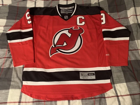 Reebok New Jersey Devils Zach Parise Hockey Jersey Size Large Cover