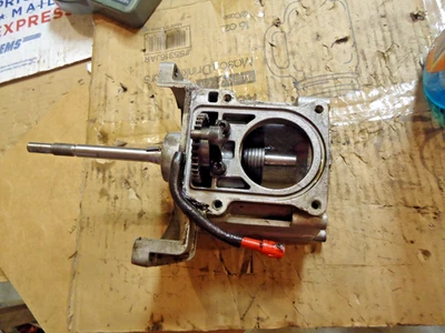 Troy-bilt TB304S 4 ciclos recortadora cárter Foto 1 de 4