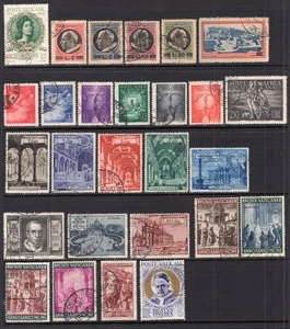 Città del Vaticano 1944-1951 Gruppo di 27 francobolli usati CV$86 - Foto 1 di 1