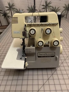 Serger overlocker BERNINA Bernette 335 filettatura MO-335 senza pedale o alimentatore ** - Foto 1 di 17