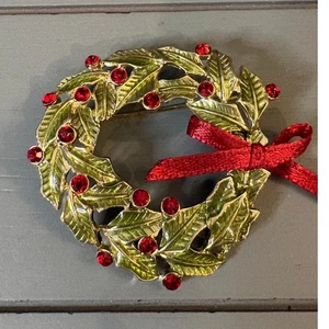 Broche Corona Navidad Vintage Tono Dorado Esmalte Verde Estrás Rojo  - Imagen 1 de 3