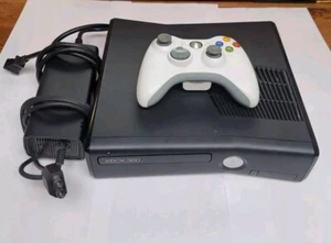Consola Microsoft Xbox 360 S Slim 4GB 1439 - Mando y Fuente de Alimentación - Imagen 1 de 11