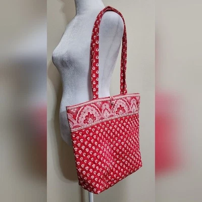 Vera Bradley Red, White and Pink Quilted Cotton Paisley Design Everyday Tote - Imagem 1 de 4