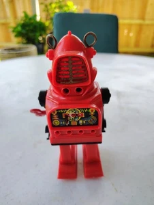PLATIC VINTAGE ROBOT MADE BY KO JAPAN - Picture 1 of 14