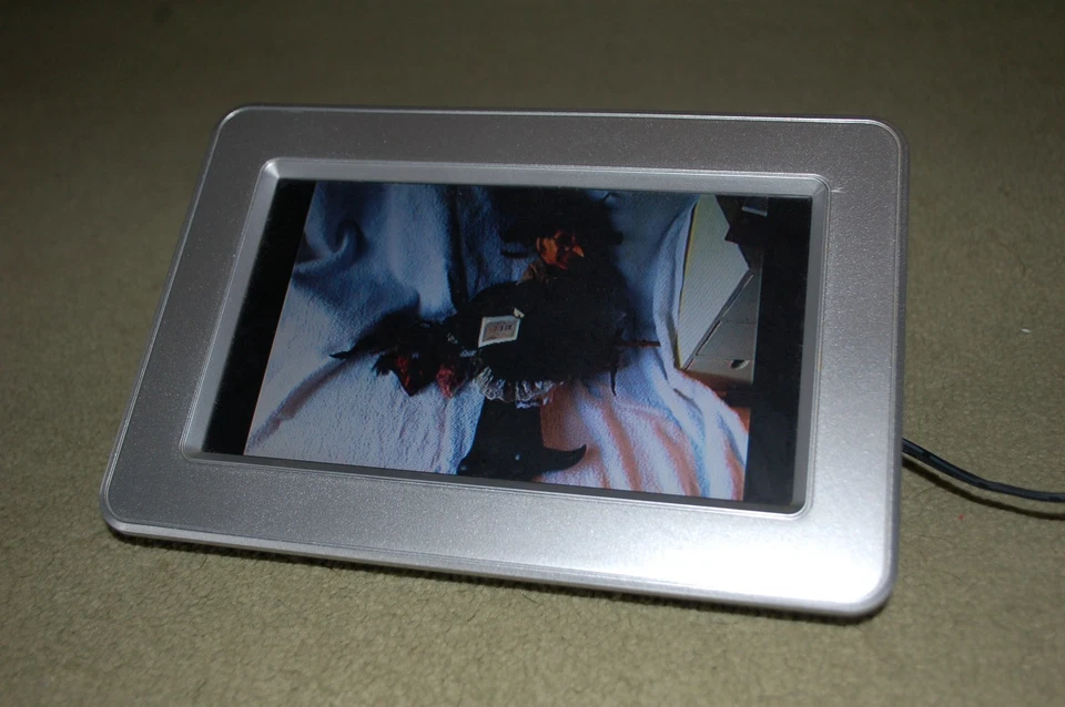 Logik 7" Digital Photo Frame model no PF-A720C good working order & PAT tested - Image 1 of 4