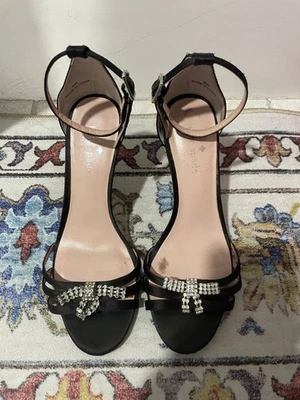 Sandalia Kate Spade New York para mujer tobillo Ingrida tacón negro talla 6M Foto 1 de 4