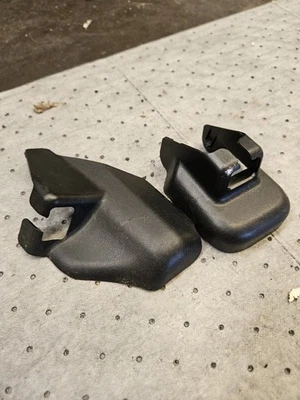 Capas de parafuso para assento de passageiro direito Subaru Impreza 2008-2012 - Imagem 1 de 4