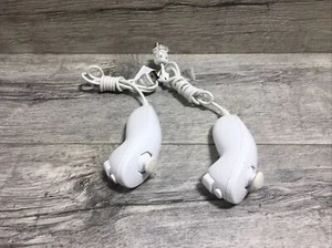 Lot 2 Official OEM White Nintendo nunchucks for Nintendo Wii SH8 - Picture 1 of 4