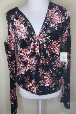 Top floral de hombro frío "Pro Blue" talla grande terciopelo negro Foto 1 de 4