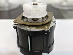 PA03450-F908 Fujitsu transport feed motor for scanpartner Fi-5950 - Picture 1 of 4