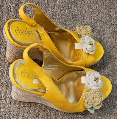 Zapatos de cuña Charles by Charles David para mujer de cuero amarillo con ranura de albariz talla 8,5 Foto 1 de 4