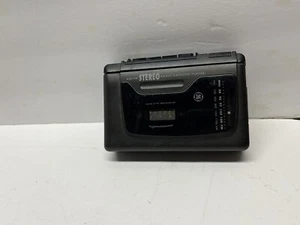 GE General Electric 3-5493A AM/FM Radio Working!! Cassette Not working Properly - Picture 1 of 5