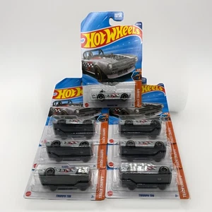 Hot Wheels 2025 Case Q Triumph TR6 Regular Treasure Hunt grau - Bild 1 von 3
