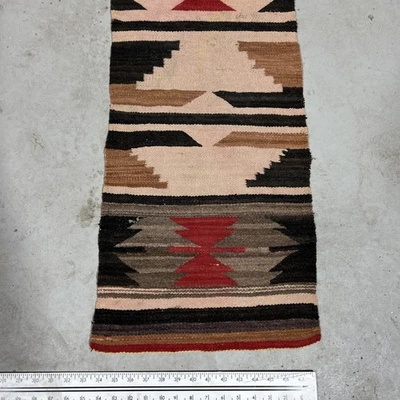 MUY BONITA ALFOMBRA NAVAJO ANTIGUA Y PEQUEÑA--¡SIN PRECIO DE RESERVA! Foto 1 de 4