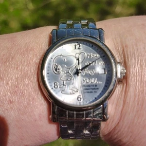PEANUTS SNOOPY SCHULZ LIMITED EDITION WATCH DISCONTINUED COLLECTOR NEW BATTERY - Picture 1 of 10