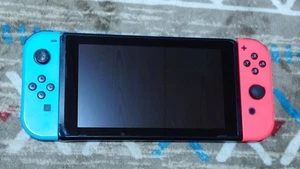 Nintendo Switch Konsole mit Joy-Con - Bild 1 von 7