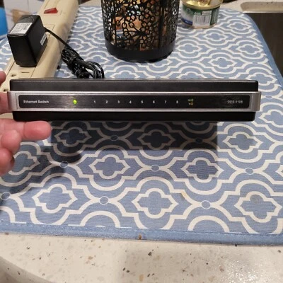 D-Link  DES (DES1108) 8-Ports External Switch - Image 1 of 4