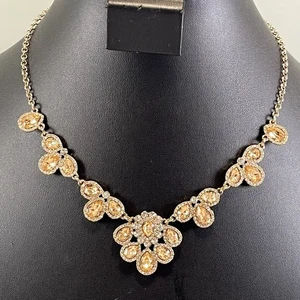 Goldfarbene Statement Halskette gemarkt "C" Kupfer Strass formeller Modeschmuck - Bild 1 von 10