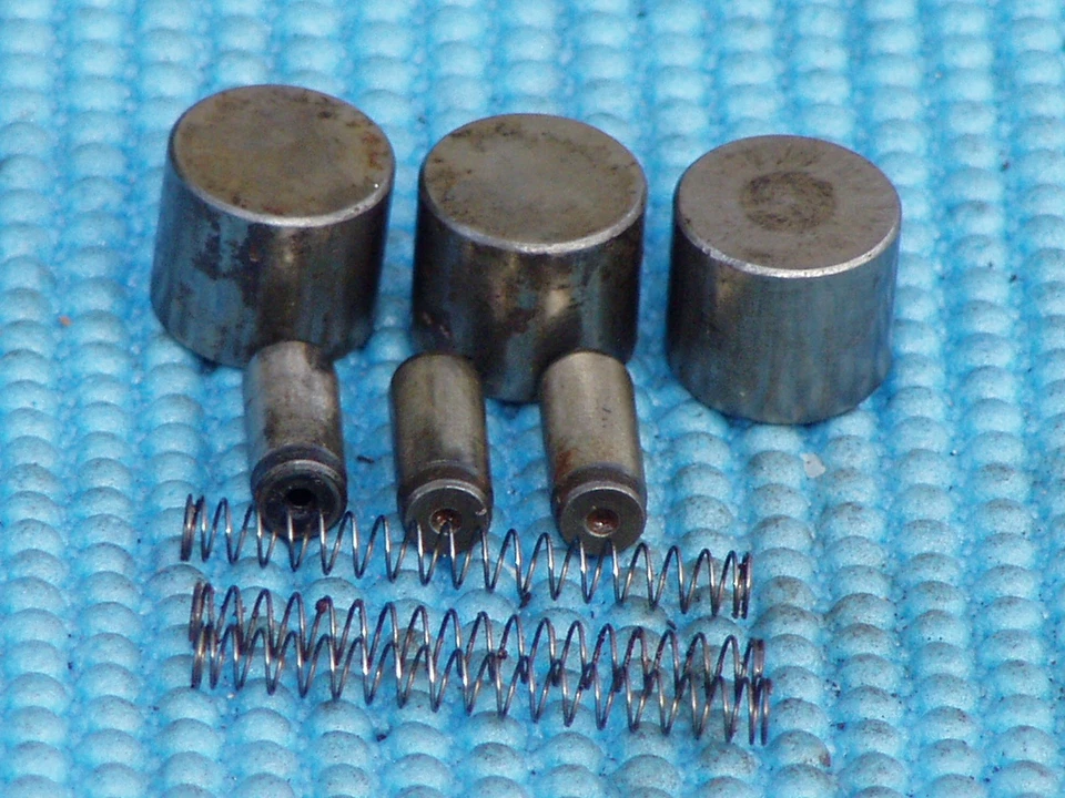 Honda CB750 CB900 GL1200 GL1100 GL1000 starter clutch rollers, caps & springs - Image 1 of 2