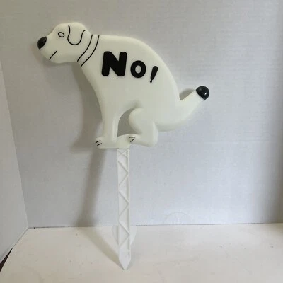 Letrero de patio vintage estaca de jardín sin perro letrero de plástico hecho en Taiwán  Foto 1 de 4