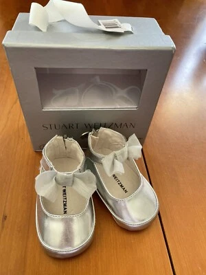 Stuart Weitzman Usado en Excelente Condición/Nuevo en Caja Plateado Bebé Nantucket Cremallera Trasera Cuna Zapato-2 (3-6 Mos) Foto 1 de 4