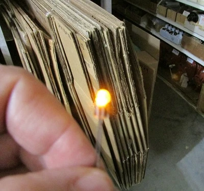 LEDs redondos de humo/ámbar/amarillo 100 HP impermeables 5 mm 35x70 ovalados 2,4 VDC HLMP-AL08 Foto 1 de 4