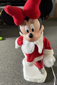Santa's Best Disney 22" Minnie Mouse Eislaufen animierte Weihnachtsdekoration - Bild 1 von 9