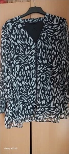 Ladies Black and Grey Long Sleeved Animal Print Top Size 26/28 NWOT - Picture 1 of 8