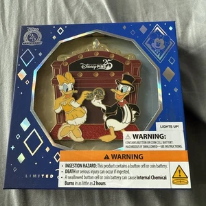 Prendedores Disney 25 aniversario - Únete a nosotros para la celebración - Donald y Daisy - Imagen 1 de 1