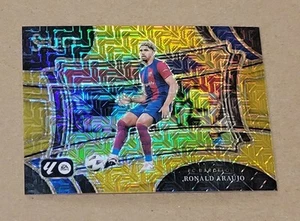 2023-24 Panini Select La Liga RONALD ARAUJO NIVEL DE CAMPO ORO MOJO PRIZM # 10/10 - Imagen 1 de 3
