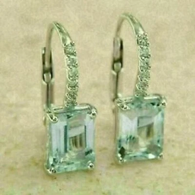 Pendientes de aro Huggie para mujer de aguamarina corte esmeralda de 4,00 quilates acabado en oro blanco de 14 k Foto 1 de 4